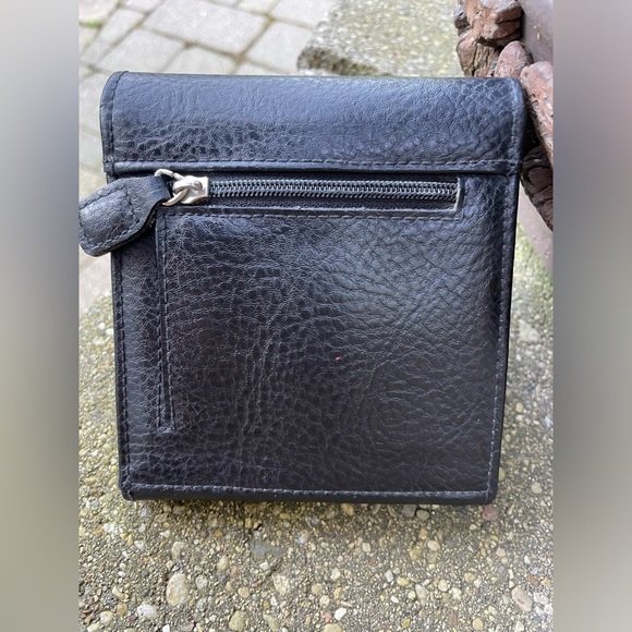 LIZ CLAIBORNE Wallet / Small Purse / Clutch. Black Leather. Foldaway. - Picture 6 of 13